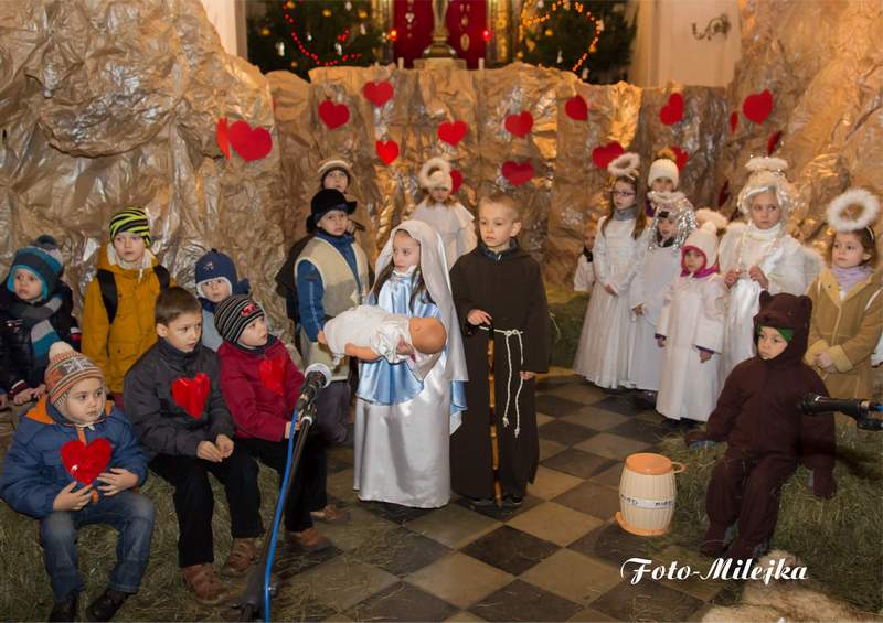 Jasełka przedszkolaków w kościele
