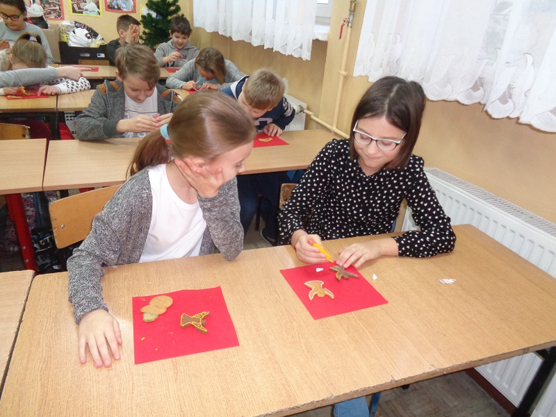 Dekorowanie piernikw w klasie IVb