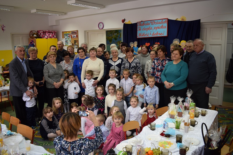 Dzie Babci i Dziadka grupa B. Rogali