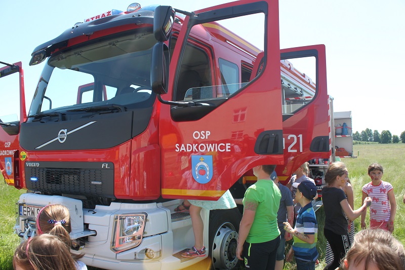 OSP w Sadkowicach - pokaz z okazji Dnia Dziecka