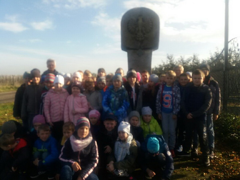 W hołdzie poległym