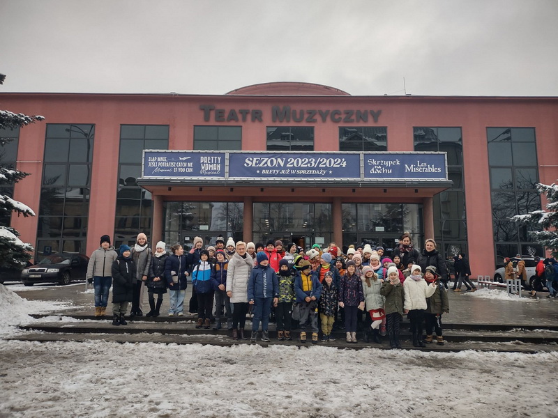 Mikołajkowy wyjazd klas II i IV do Łodzi