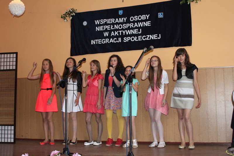 Wystp uczniw podczas wiatowego Dnia Inwalidy